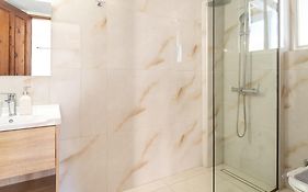 C'Est La Vie Rooms And Suites